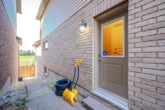 207 Couling Cres, House detached with 3 bedrooms, 4 bathrooms and 3 parking in Guelph ON | Image 24