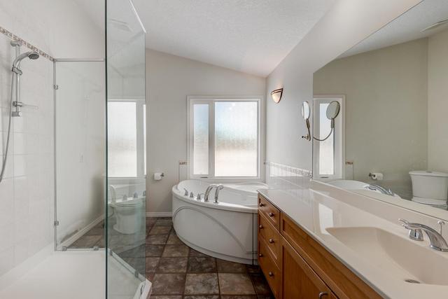 797 Crystal Beach Bay, House detached with 3 bedrooms, 2 bathrooms and 4 parking in Calgary AB | Image 4