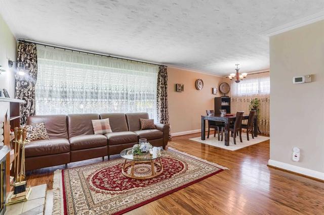 51 Rossburn Dr, House detached with 3 bedrooms, 3 bathrooms and 5 parking in Toronto ON | Image 1