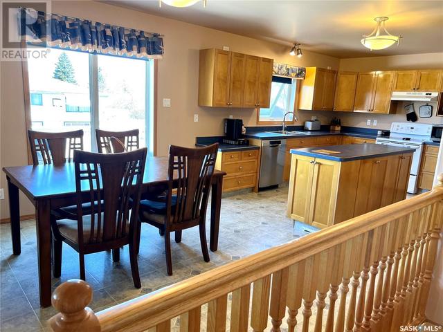 516 Brownlee Street, House detached with 5 bedrooms, 3 bathrooms and null parking in Morse SK | Image 4