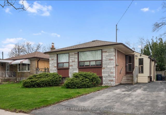 18 Gilroy Dr, House detached with 3 bedrooms, 2 bathrooms and 3 parking in Toronto ON | Image 1