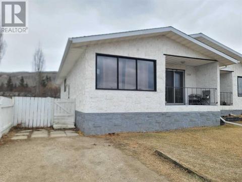 8005a 99 Street, House semidetached with 3 bedrooms, 2 bathrooms and 2 parking in Peace River AB | Card Image