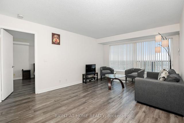 2507 - 36 Lee Centre Dr, Condo with 2 bedrooms, 2 bathrooms and 1 parking in Toronto ON | Image 5