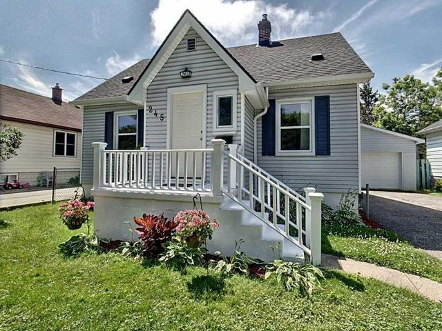 245 Cobden St, House detached with 3 bedrooms, 2 bathrooms and 3 parking in Sarnia ON | Image 2