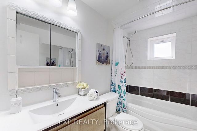 10 - 4 Liszt Gate W, Townhouse with 3 bedrooms, 2 bathrooms and 2 parking in Toronto ON | Image 5