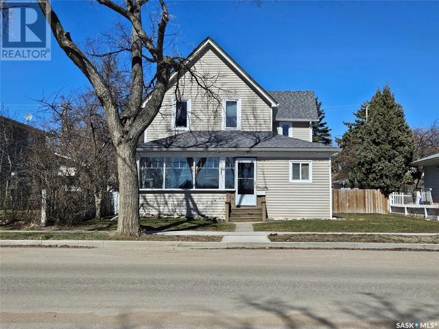 428 Fairford Street E, House detached with 3 bedrooms, 2 bathrooms and null parking in Moose Jaw SK | Image 1