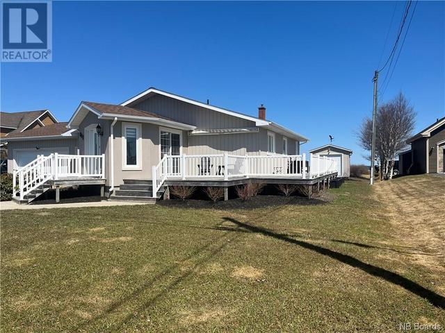 647 Rue Baie, House detached with 2 bedrooms, 1 bathrooms and null parking in Beresford NB | Image 5
