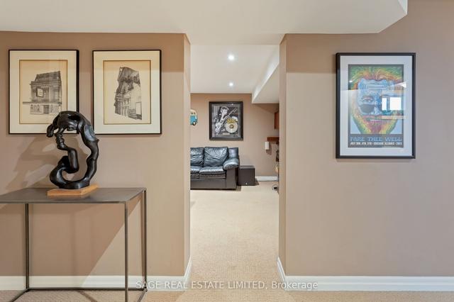 18 Northmount Ave, House detached with 4 bedrooms, 4 bathrooms and 3 parking in Toronto ON | Image 26