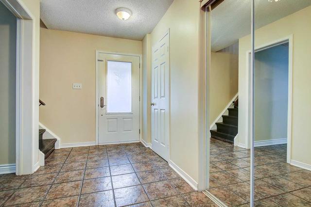 17 Rosebud Ave, House detached with 3 bedrooms, 3 bathrooms and 3 parking in Brampton ON | Image 20