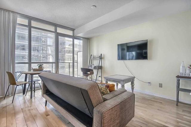 1106 - 65 Bremner Blvd, Condo with 1 bedrooms, 1 bathrooms and 0 parking in Toronto ON | Image 6