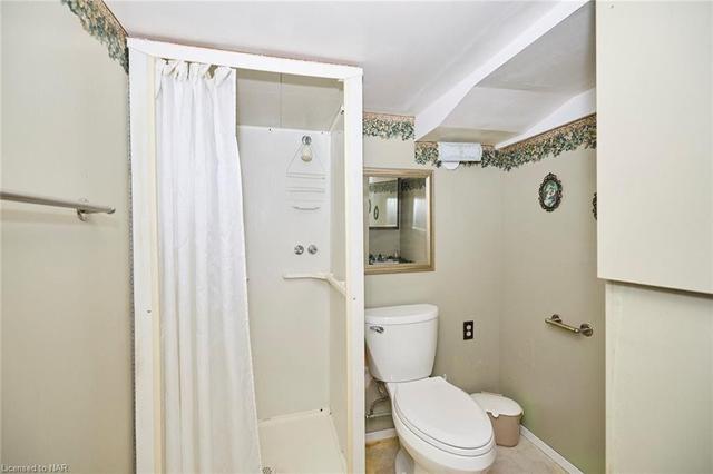 5886 Prospect St, House detached with 2 bedrooms, 2 bathrooms and 2 parking in Niagara Falls ON | Image 4