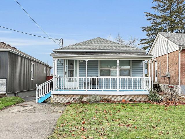 329 East 28th St, House detached with 1 bedrooms, 1 bathrooms and 0 parking in Hamilton ON | Image 1
