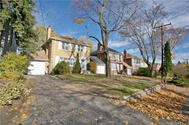 32 Sunnylea Ave E, House detached with 3 bedrooms, 1 bathrooms and 2 parking in Toronto ON | Image 3