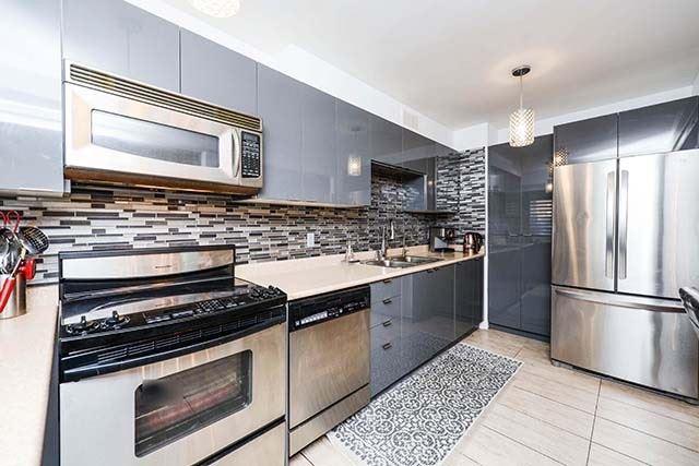 406 - 19 Four Winds Dr, Condo with 3 bedrooms, 2 bathrooms and 1 parking in Toronto ON | Image 1