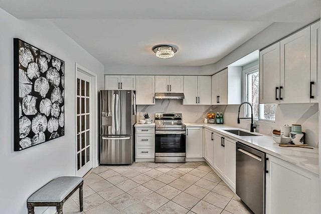 81 Wandering Tr, House detached with 4 bedrooms, 4 bathrooms and 6 parking in Toronto ON | Image 6