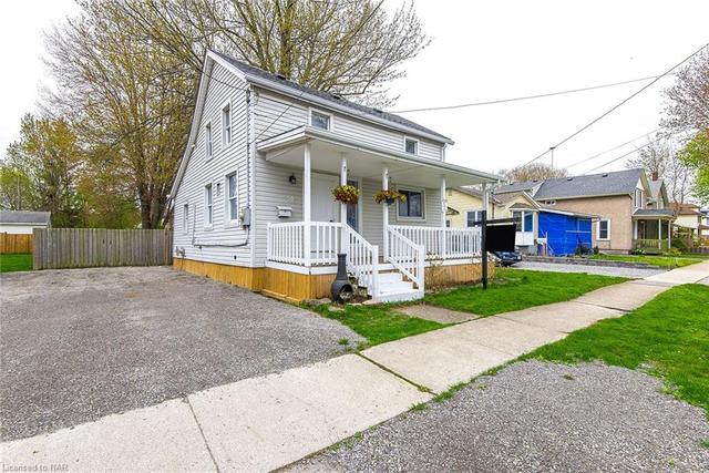 50 Victoria Street, House detached with 2 bedrooms, 1 bathrooms and null parking in Port Colborne ON | Image 2