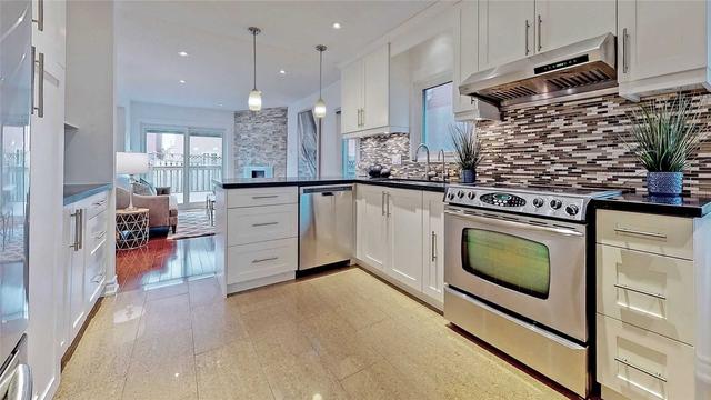 102 Clarion Cres, House detached with 4 bedrooms, 4 bathrooms and 6 parking in Markham ON | Image 9