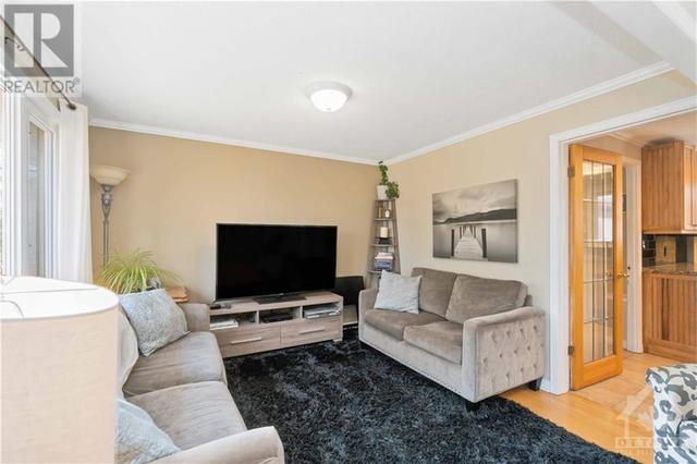 3582 Nixon Drive, House detached with 5 bedrooms, 2 bathrooms and 8 parking in Ottawa ON | Card Image