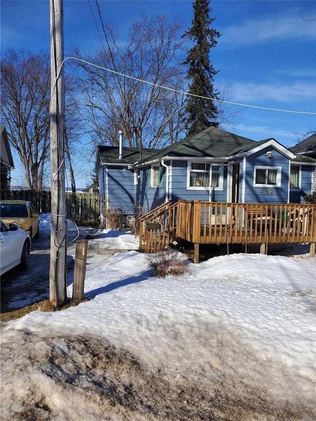 462 Lake Dr S, House detached with 2 bedrooms, 1 bathrooms and 4 parking in Georgina ON | Image 1