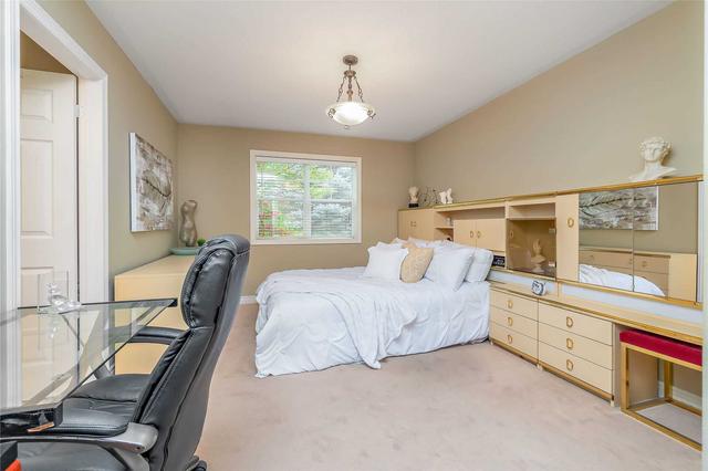 65 Browns Cres, House detached with 3 bedrooms, 2 bathrooms and 6 parking in Halton Hills ON | Image 15