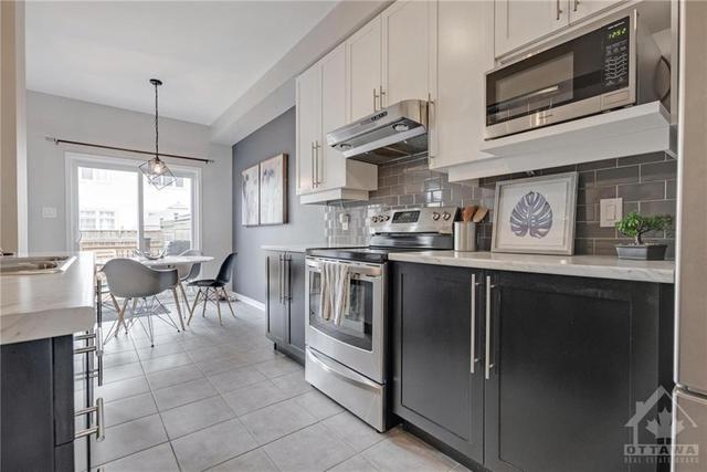 286 Losino Crescent, Townhouse with 3 bedrooms, 3 bathrooms and 3 parking in Ottawa ON | Image 8