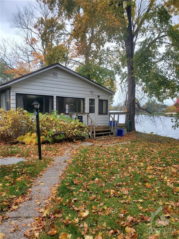 2610 River Road, House detached with 2 bedrooms, 1 bathrooms and null parking in Ottawa ON | Card Image