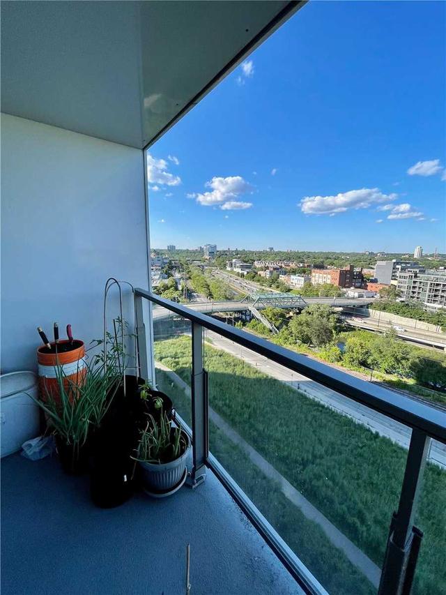 1202 - 32 Trolley Cres, Condo with 2 bedrooms, 2 bathrooms and 1 parking in Toronto ON | Image 7