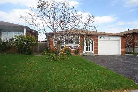 7369 Leesburg St, House detached with 3 bedrooms, 2 bathrooms and 2 parking in Mississauga ON | Image 2