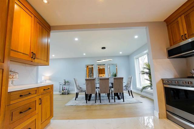 4254 Bloor St W, House detached with 4 bedrooms, 3 bathrooms and 7 parking in Toronto ON | Image 4