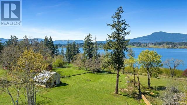 1743 Maple Bay Rd, House detached with 4 bedrooms, 2 bathrooms and 4 parking in North Cowichan BC | Image 10