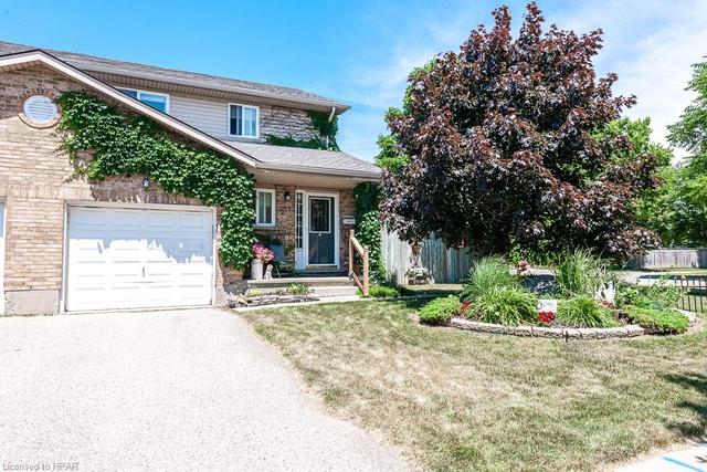 211 Athlone Crescent, House semidetached with 3 bedrooms, 2 bathrooms and 3 parking in Stratford ON | Card Image