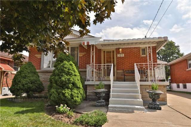 321 East 42nd St, House detached with 3 bedrooms, 2 bathrooms and 5 parking in Hamilton ON | Image 2