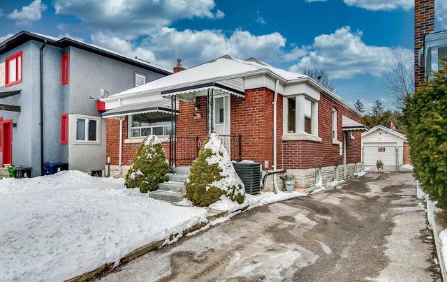118 Hendon Ave, House detached with 2 bedrooms, 2 bathrooms and 4 parking in Toronto ON | Image 2
