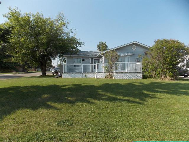 5142 44 Street, House detached with 3 bedrooms, 2 bathrooms and 5 parking in Olds AB | Image 1
