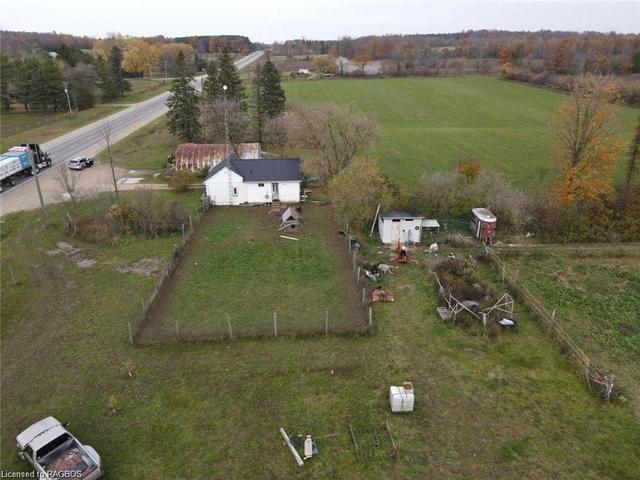 315357 Highway 6, House detached with 2 bedrooms, 1 bathrooms and 11 parking in Chatsworth ON | Image 9