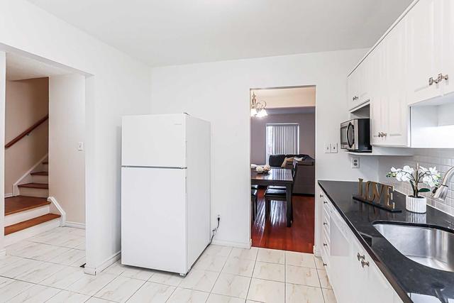801 Military Tr, Townhouse with 3 bedrooms, 3 bathrooms and 1 parking in Toronto ON | Image 3