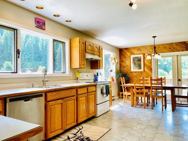 11325 Granby Road, House detached with 4 bedrooms, 3 bathrooms and null parking in Kootenay Boundary D BC | Image 24