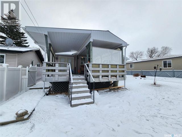 526 Main Street, House detached with 3 bedrooms, 2 bathrooms and null parking in Radville SK | Image 41