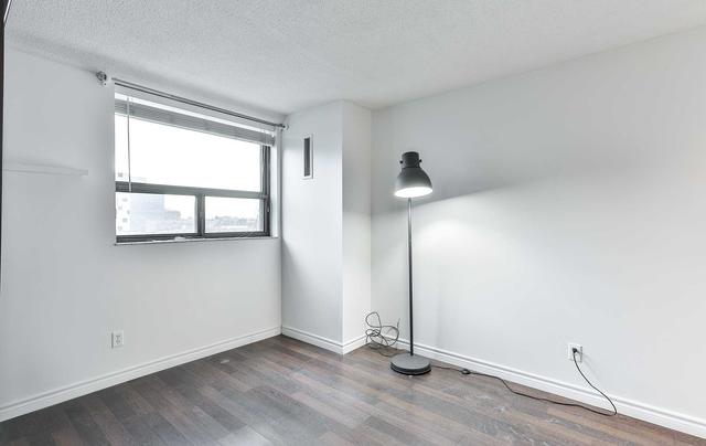 902 - 120 St. Patrick St, Condo with 2 bedrooms, 1 bathrooms and 0 parking in Toronto ON | Image 9