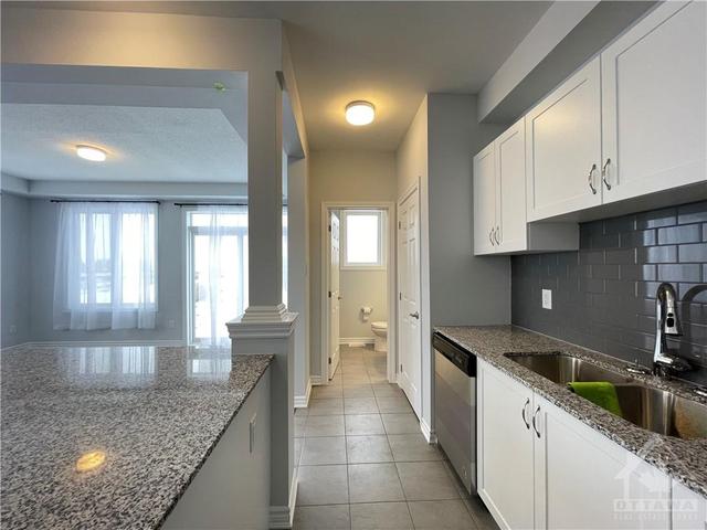 390 Cope Drive, Townhouse with 3 bedrooms, 3 bathrooms and 2 parking in Ottawa ON | Image 18