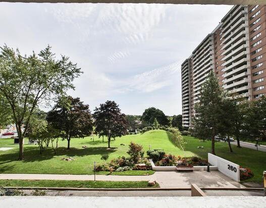 306 - 260 Scarlett Rd, Condo with 1 bedrooms, 1 bathrooms and 1 parking in Toronto ON | Image 3