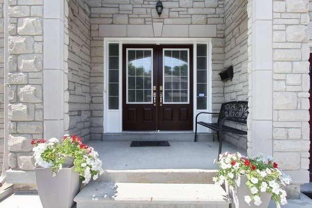 29 Valleyridge Cres, House detached with 5 bedrooms, 5 bathrooms and 4 parking in Brampton ON | Image 2