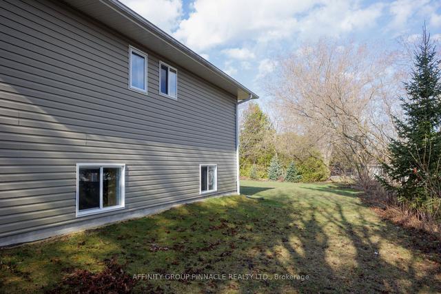 53 Parkhill Dr, House detached with 3 bedrooms, 2 bathrooms and 5 parking in Kawartha Lakes ON | Image 3