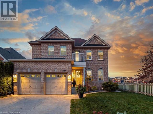 257 Wright Crescent, House detached with 5 bedrooms, 3 bathrooms and 4 parking in Niagara on the Lake ON | Image 2