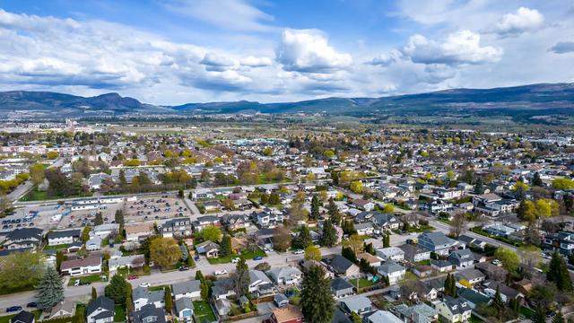 2238 - 2240 Aberdeen Street, House detached with 4 bedrooms, 2 bathrooms and 4 parking in Kelowna BC | Image 39
