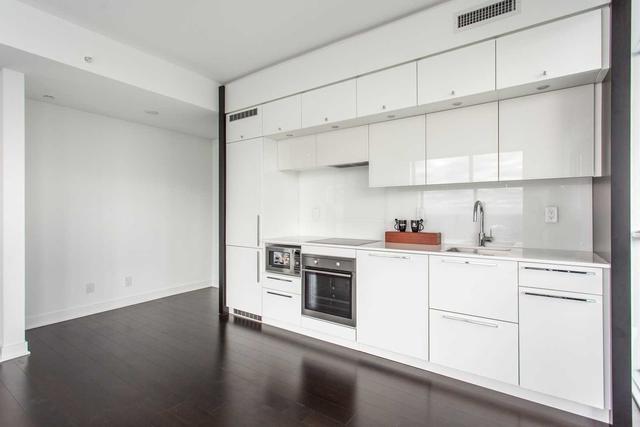 4503 - 15 Grenville St, Condo with 2 bedrooms, 2 bathrooms and 1 parking in Toronto ON | Image 2