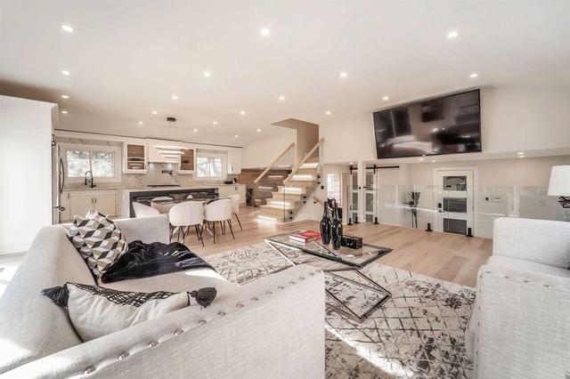 962 Clarkson Rd S, House detached with 4 bedrooms, 4 bathrooms and 6 parking in Mississauga ON | Image 4