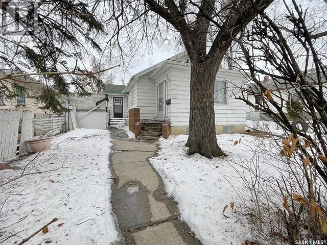 864 9th Avenue Nw, House detached with 1 bedrooms, 1 bathrooms and null parking in Moose Jaw SK | Image 1