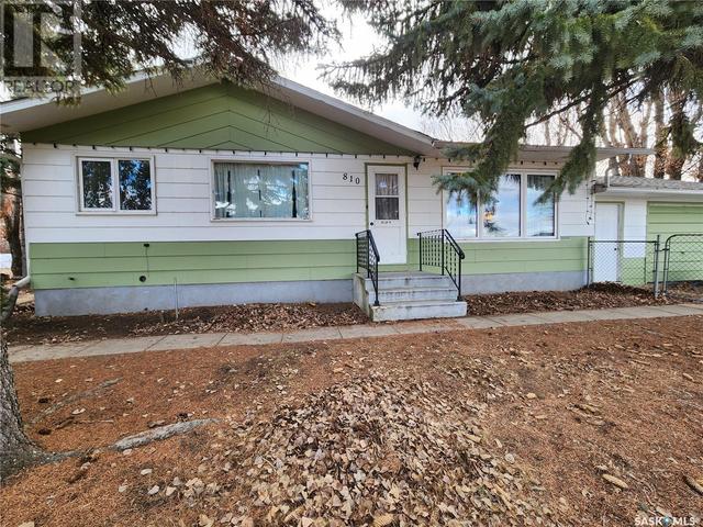 810 Healy Avenue, House detached with 2 bedrooms, 2 bathrooms and null parking in Radville SK | Image 1