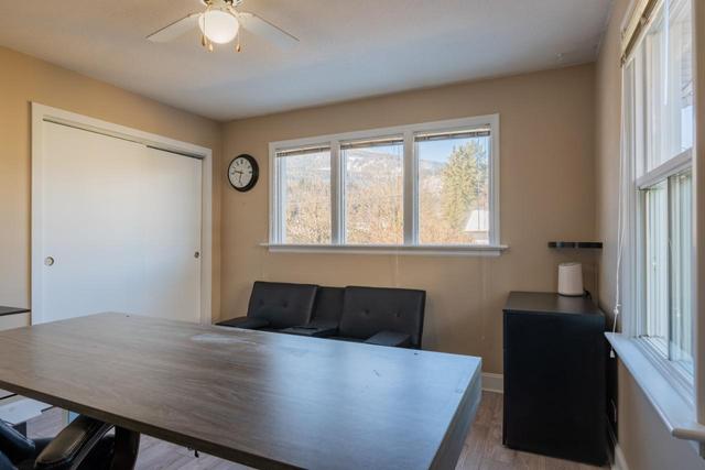 574 7th Avenue, House detached with 3 bedrooms, 2 bathrooms and null parking in Castlegar BC | Image 35